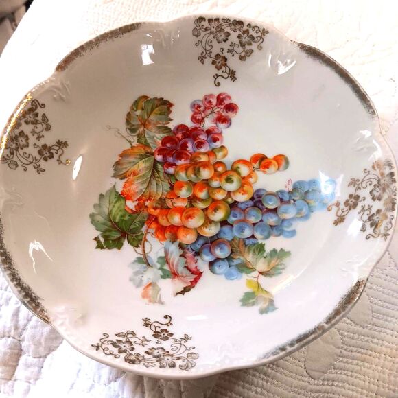 Schwarzenhammer Bavaria Bowl Porcelain Hand Painted Grape Pattern Scalloped Edge - Picture 7 of 8